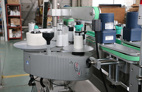 水瓶雙面貼標機