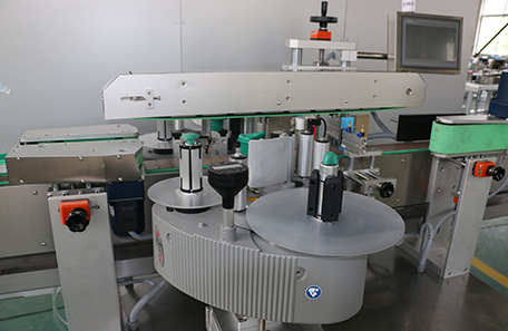 PET瓶雙面貼標(biāo)機(jī)