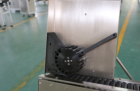 臥式小膠水瓶貼標(biāo)機