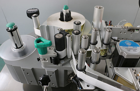 礦泉水定位貼標機 礦泉水定位貼標機