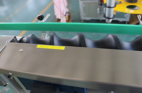 全自動圓瓶貼標(biāo)機(jī)